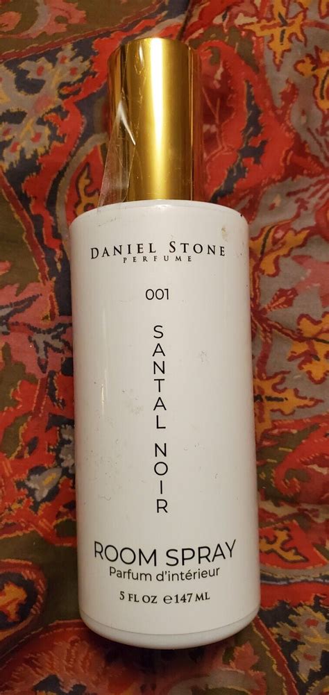 santal noir room spray.